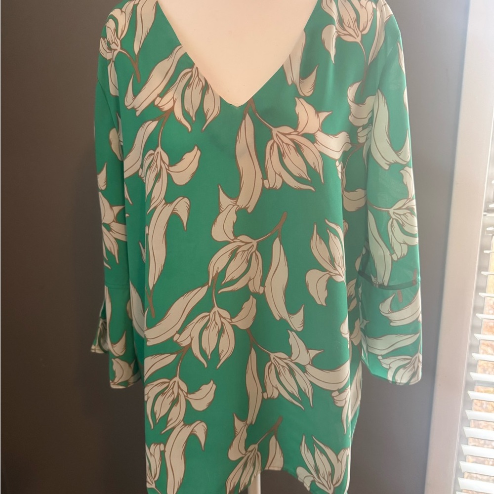 41 Hawthorn Green and cream botanical Print Blouse. XL